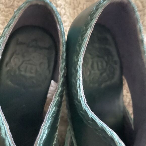 ELF  Leather in and out Spirit Walker Booties In Emerald Size 6 New - Picture 5 of 9